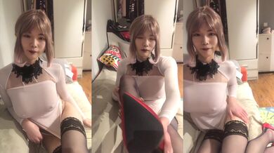 国产CD系列高颜值的伪娘潼潼给自己装了一对巨乳很是诱惑的丝足打飞机 高潮射出试试牛奶的味道